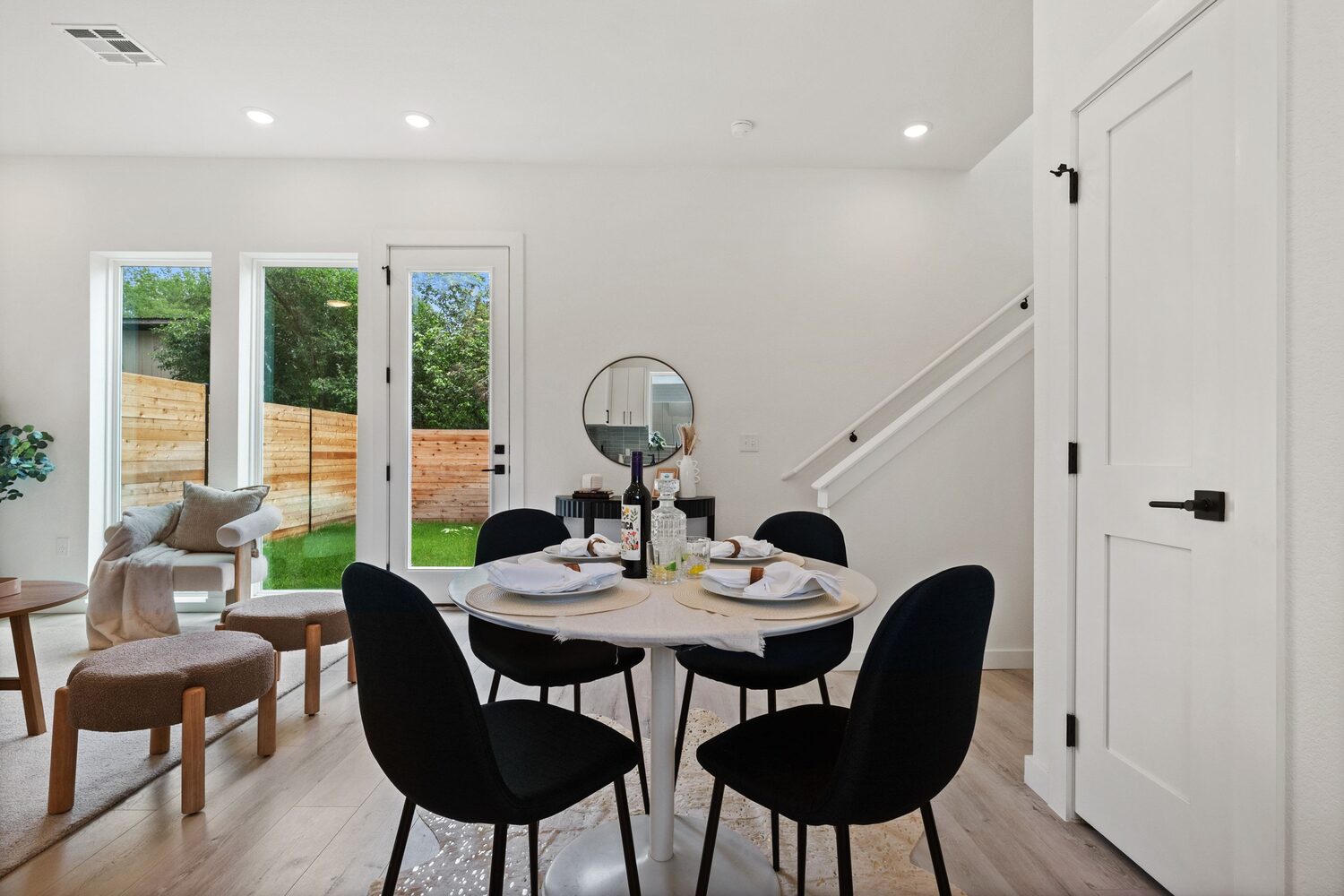 Dining with doors to the yard