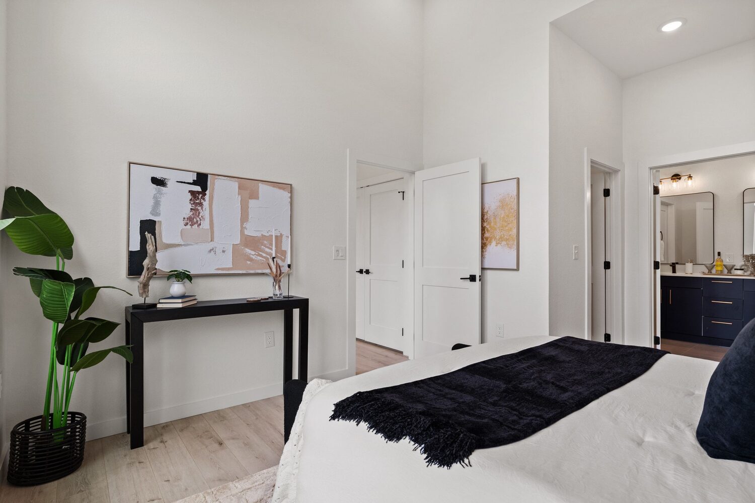 Primary suite workspace